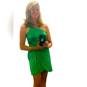 GIANNI BINI Sasha Satin Spaghetti Strap Tie Waist Dress in Kelly Green. Size 4